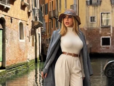 Imagem - Influenciadora brasileira sai de biquíni pelas ruas de Londres e explica: 'Tem dia que ninguém aguenta roupa'