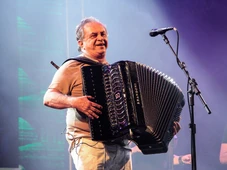 Imagem - Flávio José diz que não vai se apresentar no São João da Bahia após redução de cachês