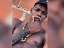 Imagem - Homens fingem ser policiais para entrar em casa e executam jovem na frente da família na Bahia
