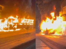 Imagem - Ônibus é completamente destruído por incêndio em Salvador