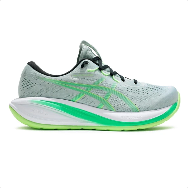 Asics Cumulus 28. Segundo a marca, o Gel-Cumulus™ 28 é um modelo leve e versátil, desenvolvido para proporcionar uma corrida suave e confortável desde os primeiros treinos. A entressola com tecnologia FF Blast™ Max oferece alto retorno de energia e sensação de maciez durante as passadas, enquanto o solado com tecnologia Fluidride™ favorece transições mais fluidas ao longo da corrida. Já a borracha Ahar™ LO aumenta a durabilidade e a tração nas áreas de maior desgaste, garantindo mais segurança para corredores iniciantes.Preço sugerido: R$899
 por Divulgação