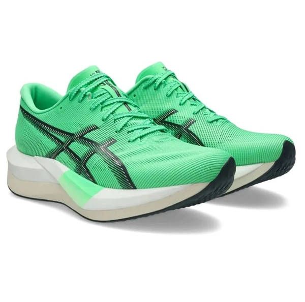 Asics Magic Speed. Voltado para treinos rápidos e provas, o Magic Speed™ 5 oferece uma passada mais responsiva e eficiente. Cerca de 50g mais leve que a versão anterior do modelo, ele combina as tecnologias FF Leap™ e FF Blast™ Plus na entressola com uma placa de carbono reprojetada, favorecendo impulsão e controle durante a corrida. O drop reduzido e a construção mais baixa ajudam a proporcionar maior estabilidade e sensação de velocidade.Preço sugerido: R$1.399,99

 por Divulgação