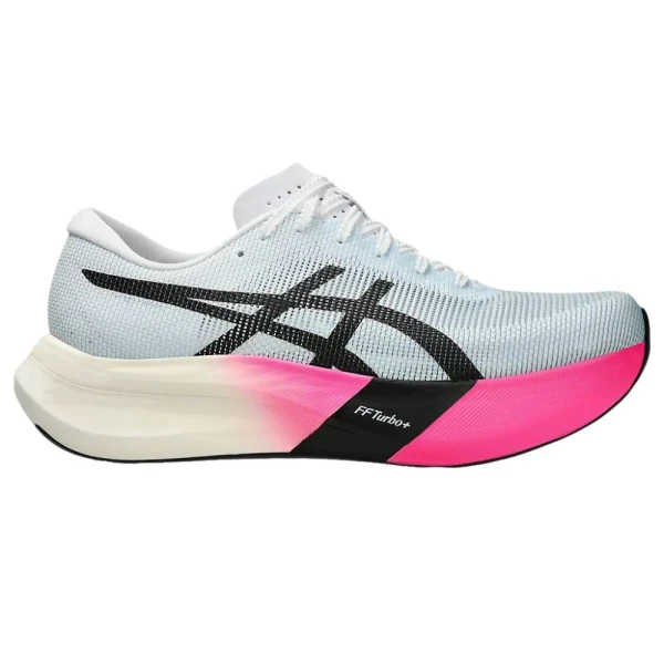 Asics Metaspeed. Desenvolvido para corredores com estilo de passada baseado em cadência, o Metaspeed™ Edge Paris ajuda a aumentar a velocidade por meio do maior número de passadas sem comprometer a eficiência energética. O modelo combina placa de carbono propulsora e a espuma FF Turbo™ Plus, proporcionando leveza, amortecimento responsivo e economia de energia ao longo da corrida. O cabedal Motion Wrap™ 2.0 melhora a respirabilidade e o ajuste, enquanto o solado Asicsgrip™ garante aderência e durabilidade.Preço sugerido: R$ 2.199,99

 por Reprodução