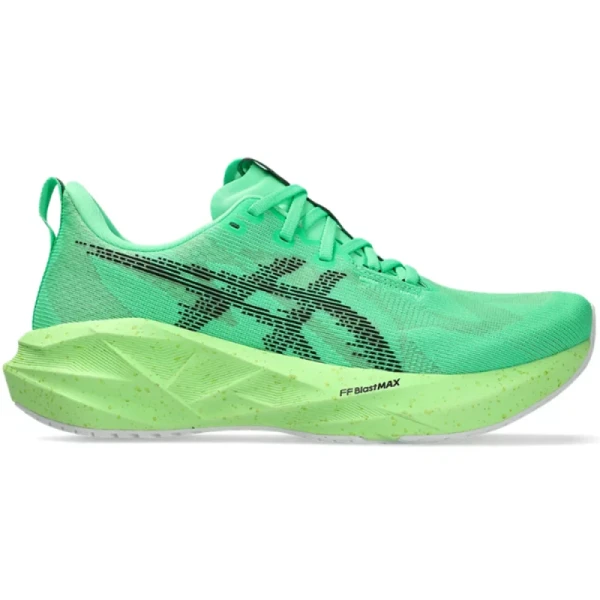 Asics Novablast. A marca desenvolveu o Novablast™ 5 para oferecer uma corrida leve, energética e confortável na rotina de treinos. A versão mais nova tem geometria da entressola que potencializa o retorno de energia, enquanto a tecnologia FF Blast™ Max proporciona amortecimento macio e responsivo. O modelo também conta com cabedal em engineered jacquard mesh, que amplia a ventilação e o ajuste aos pés, além de construção inspirada em trampolim para aumentar a sensação de impulsão durante a passada. Parte dos materiais utilizados no cabedal é reciclada, reforçando iniciativas de sustentabilidade da marca. Preço sugerido: R$799
 por Divulgação