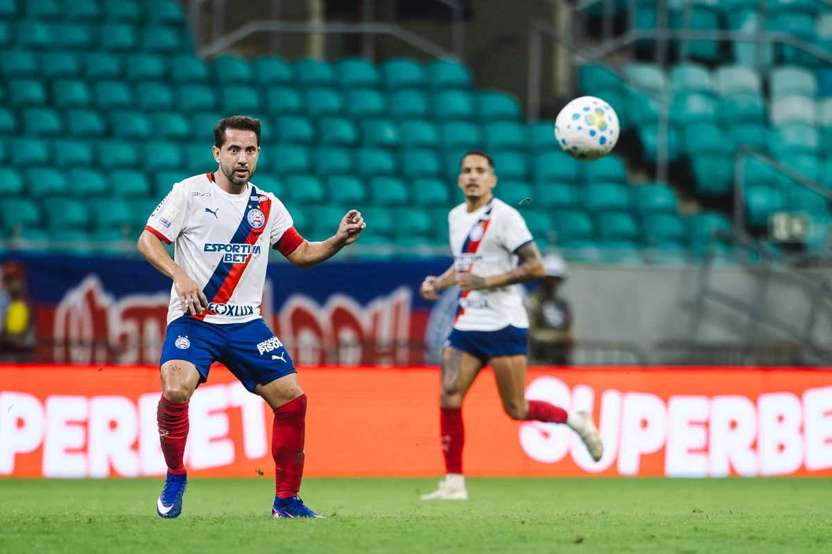 Everton Ribeiro - 13 jogos por Letícia Martins/ECB