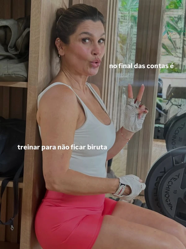 Flávia Alessandra em treino na academia por Reprodução/Instagram