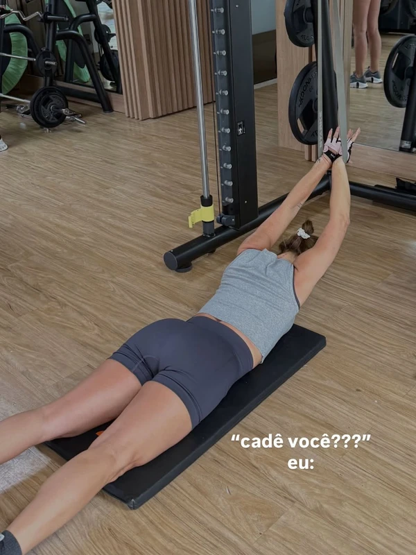 Flávia Alessandra em treino na academia por Reprodução/Instagram