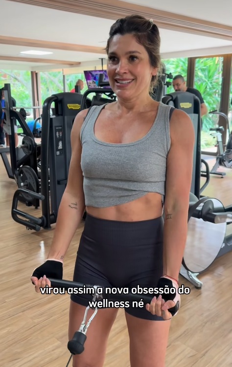 Flávia Alessandra em treino na academia por Reprodução/Instagram