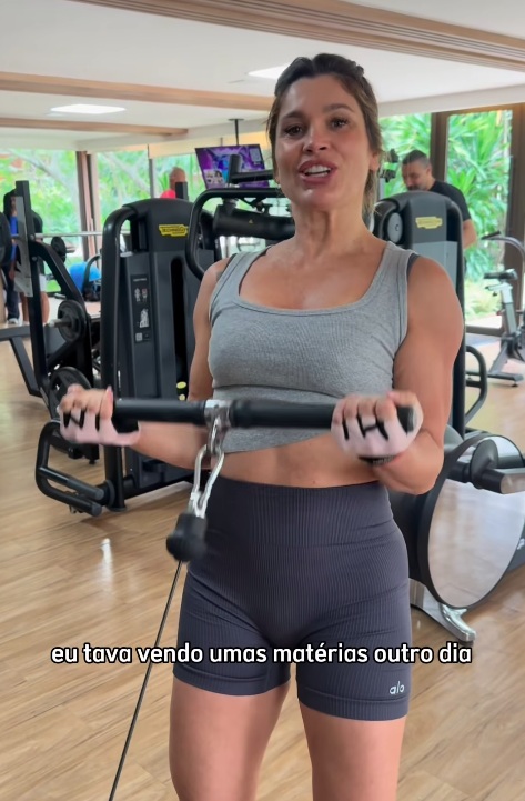 Flávia Alessandra em treino na academia por Reprodução/Instagram
