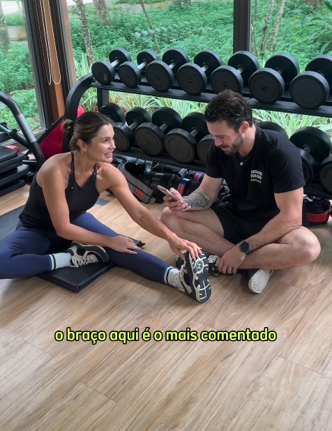 Flávia Alessandra em treino na academia por Reprodução/Instagram