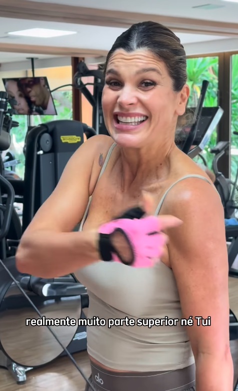 Flávia Alessandra em treino na academia por Reprodução/Instagram