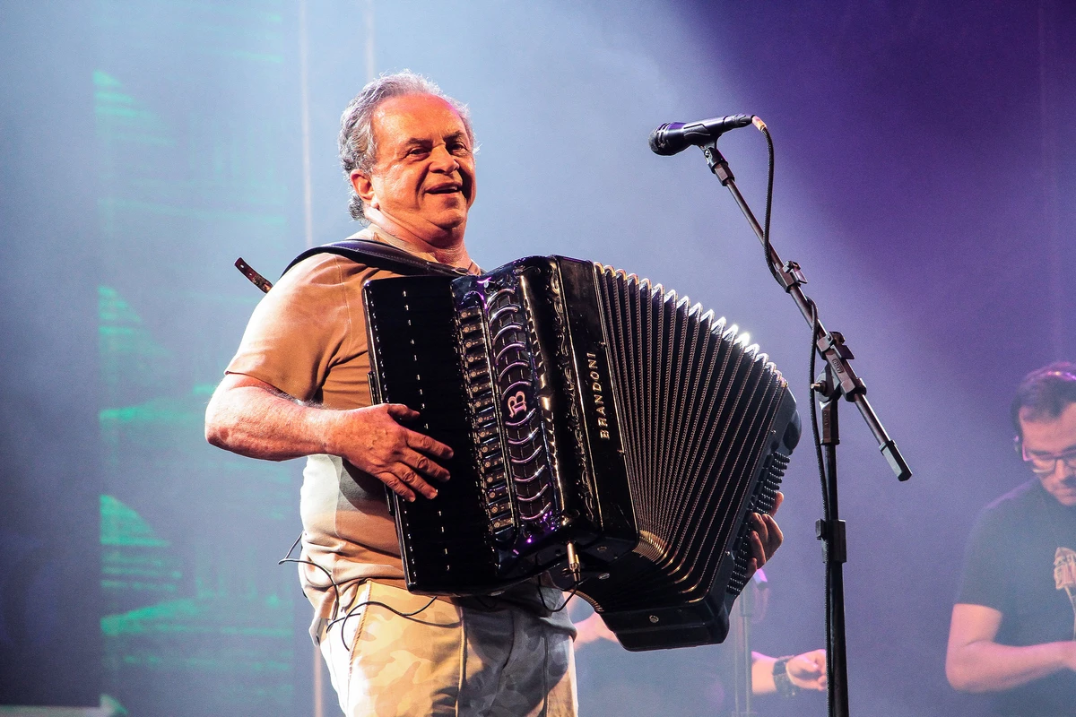 Flávio José se apresenta na Bahia 