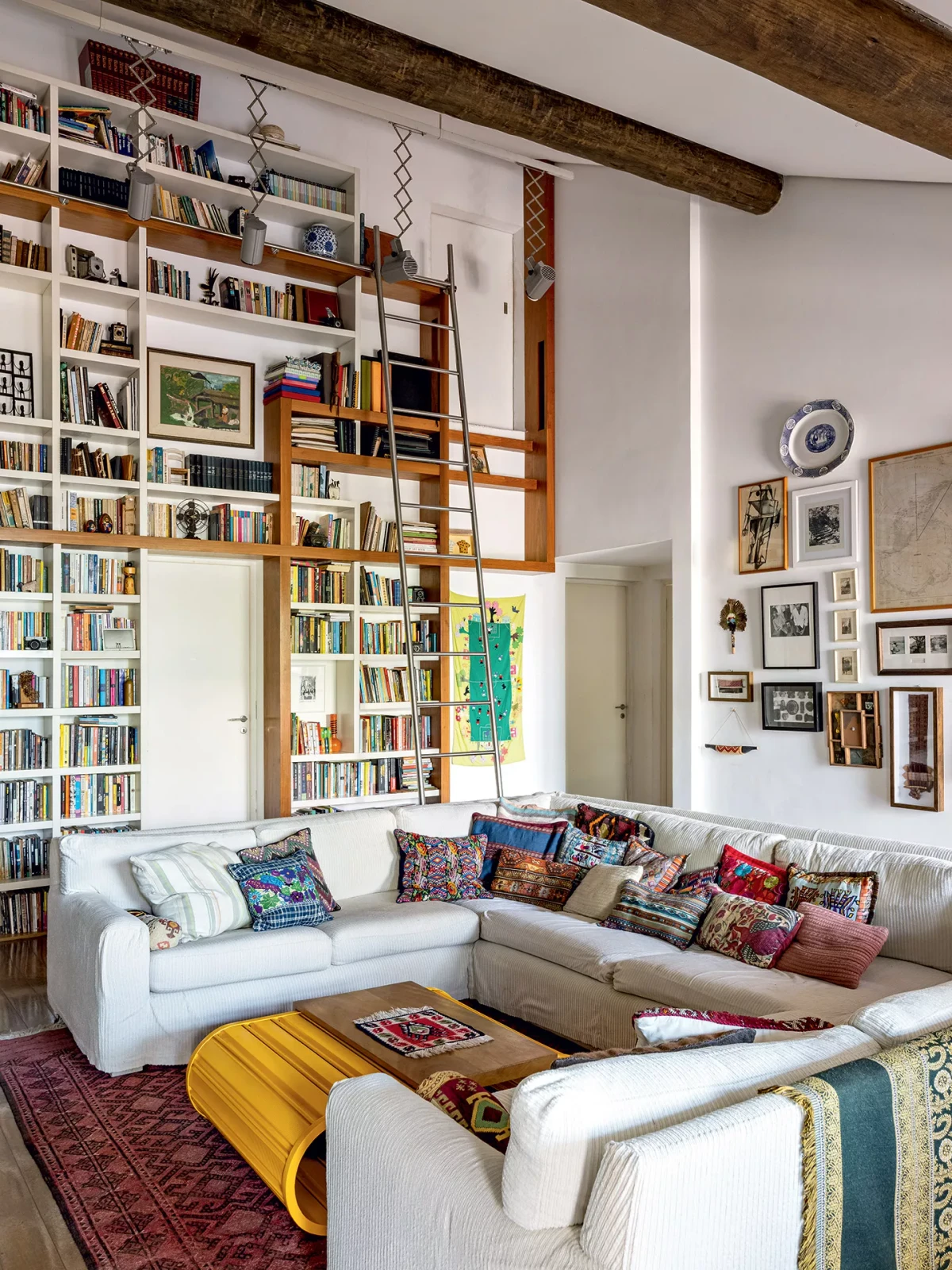 Hélio de la Peña vive em uma mansão de quase 500 m² no Leblon cercada por arte, livros e memórias da família por Divulgação/Casa Vogue