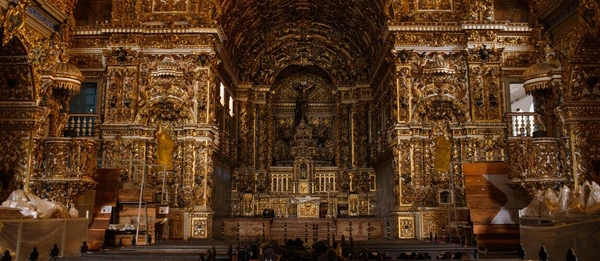 Igreja é conhecida como 'Igreja de Ouro'
