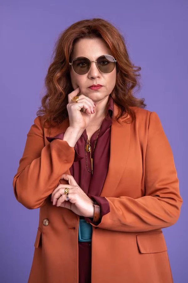 Isabel Teixeira como Helena em Elas por Elas por Globo