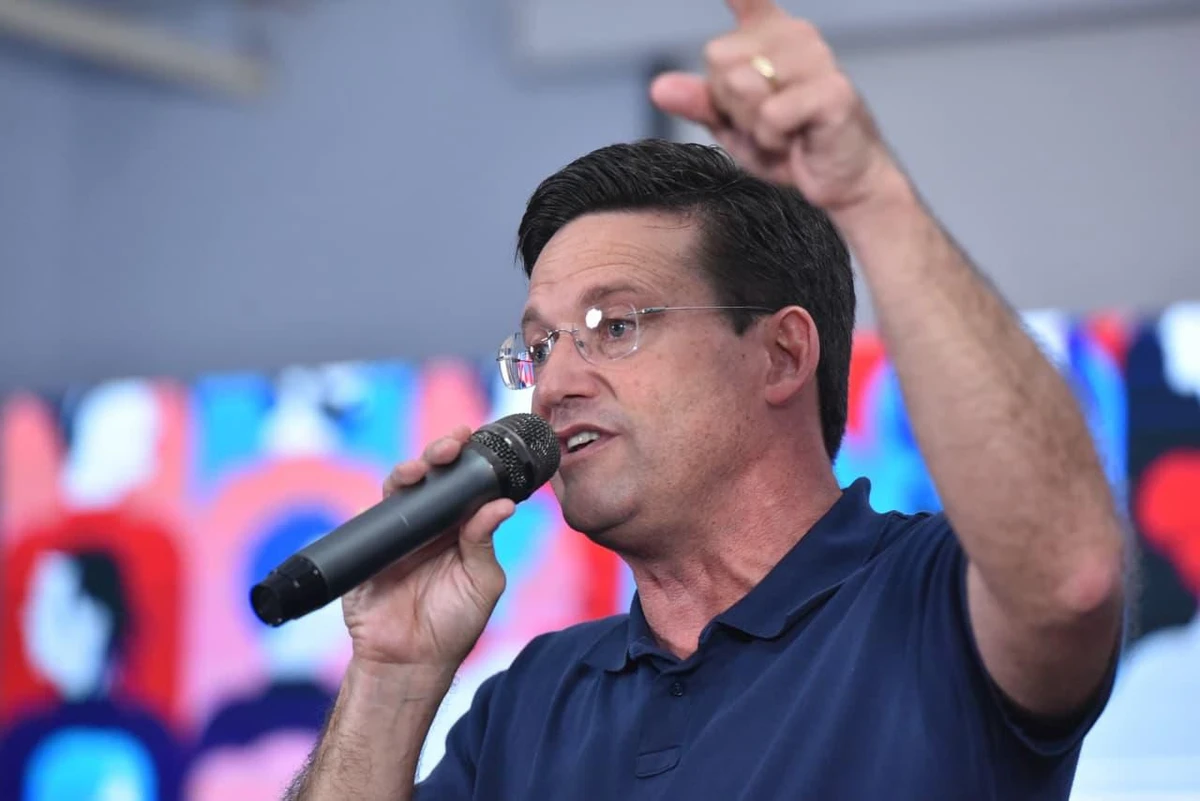 ACM Neto durante o movimento “Sua voz é nossa voz”