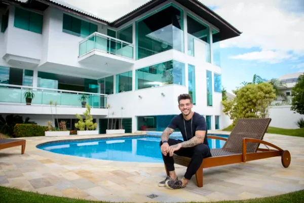 Lucas Lucco viveu em uma mansão na Barra da Tijuca por Fabio Cordeiro/ Revista QUEM
