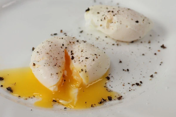 Ovo pochê por Reprodução
