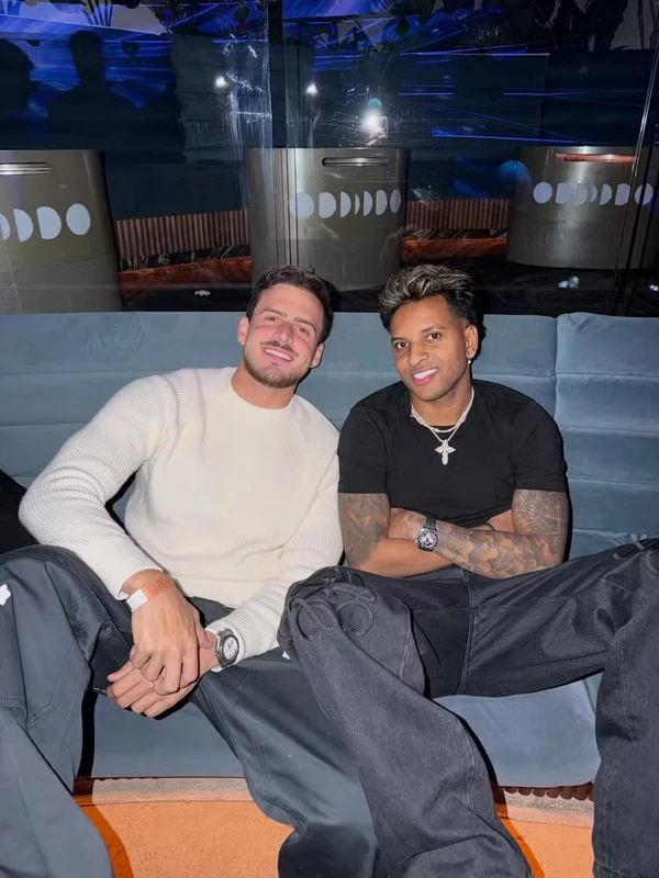 Rodrygo e Jon Vlogs promoveram festa secreta por Reprodução