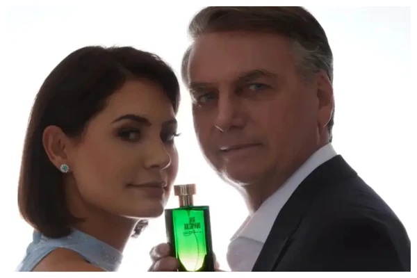 Sobrenome Bolsonaro: explorado comercialmente em diferentes produtos, incluindo cosméticos, perfumes, café e coleiras