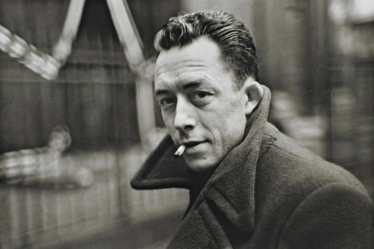 Albert Camus morreu em 1960, aos 46 anos, em um acidente de carro na França. por Reprodução