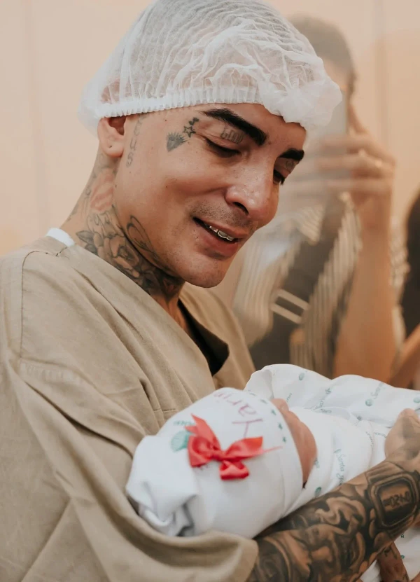 MC Guimê, Fernanda Stroschein e a pequena Yarin por Reprodução