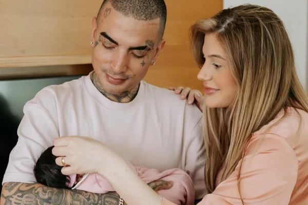 MC Guimê, Fernanda Stroschein e a pequena Yarin por Reprodução