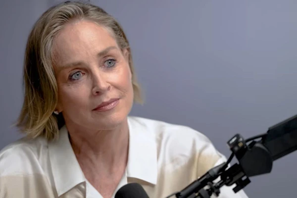 Sharon Stone no podcast The Person Who Believed in Me