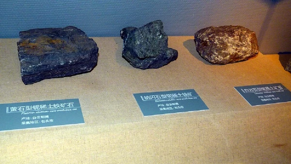 2021: A criação da China Rare Earth Group acelera a consolidação estatal da cadeia de terras raras pesadas por Brücke-Osteuropa / Wikimedia Commons
