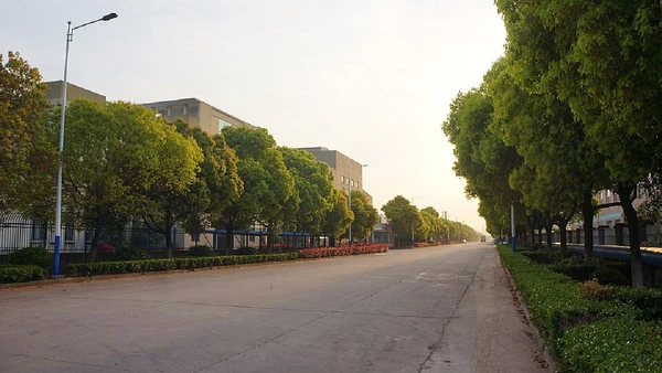 2024: Wuxi vira símbolo do domínio químico chinês após sete anos de testes para refinar disprósio ultrapuro por MNXANL / Wikimedia Commons