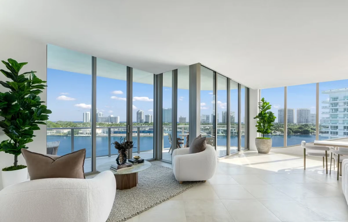 Cobertura de Ronaldo Fenômeno em Miami por Reprodução/@vivihomesorlando