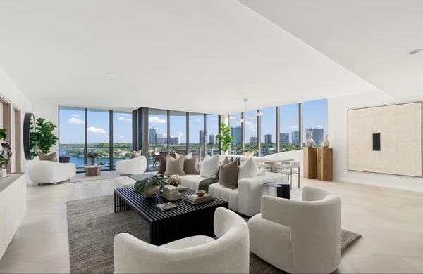 Cobertura de Ronaldo Fenômeno em Miami por Reprodução/@vivihomesorlando