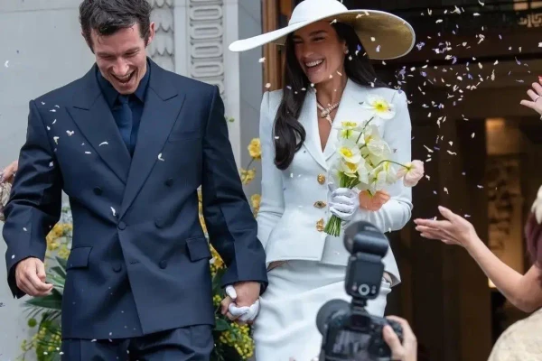 Dua Lipa se casou