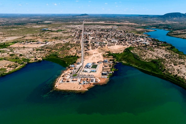 Glória lidera a produção aquícola no estado, produz cerca de 825 toneladas de tilápia por mês, gera empregos e abastece mercados em seis estados do Nordeste. por Divulgação 