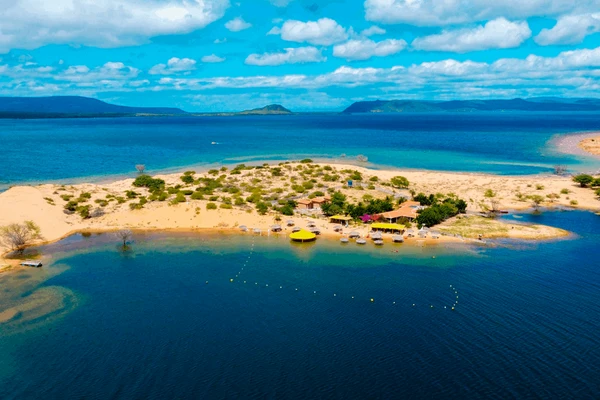 Glória lidera a produção aquícola no estado, produz cerca de 825 toneladas de tilápia por mês, gera empregos e abastece mercados em seis estados do Nordeste. por Divulgação 