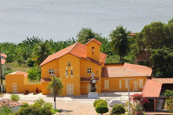 Glória lidera a produção aquícola no estado, produz cerca de 825 toneladas de tilápia por mês, gera empregos e abastece mercados em seis estados do Nordeste. por Divulgação 