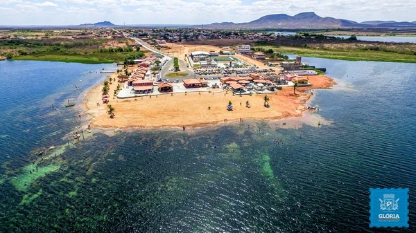 Glória lidera a produção aquícola no estado, produz cerca de 825 toneladas de tilápia por mês, gera empregos e abastece mercados em seis estados do Nordeste. por Divulgação 