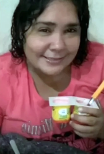 Mulher de 37 anos finge ser adolescente de 12 e engana família por mais de um ano por Reprodução