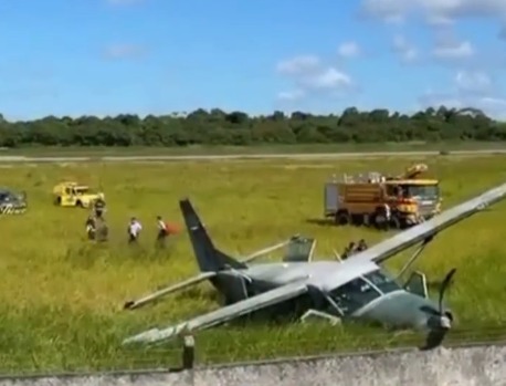 Oito voos são cancelados após avião da FAB sair da pista durante pouso em aeroporto na Bahia por Reprodução/ Redes sociais