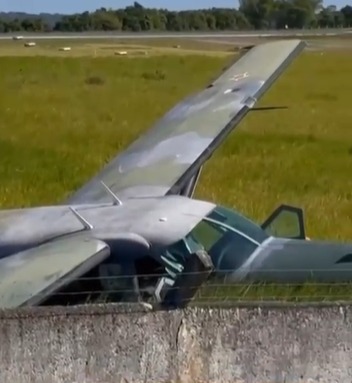 Oito voos são cancelados após avião da FAB sair da pista durante pouso em aeroporto na Bahia por Reprodução/ Redes sociais