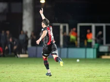 Imagem - De virada e com golaço, Vitória derrota o Fortaleza e conquista a Copa do Nordeste