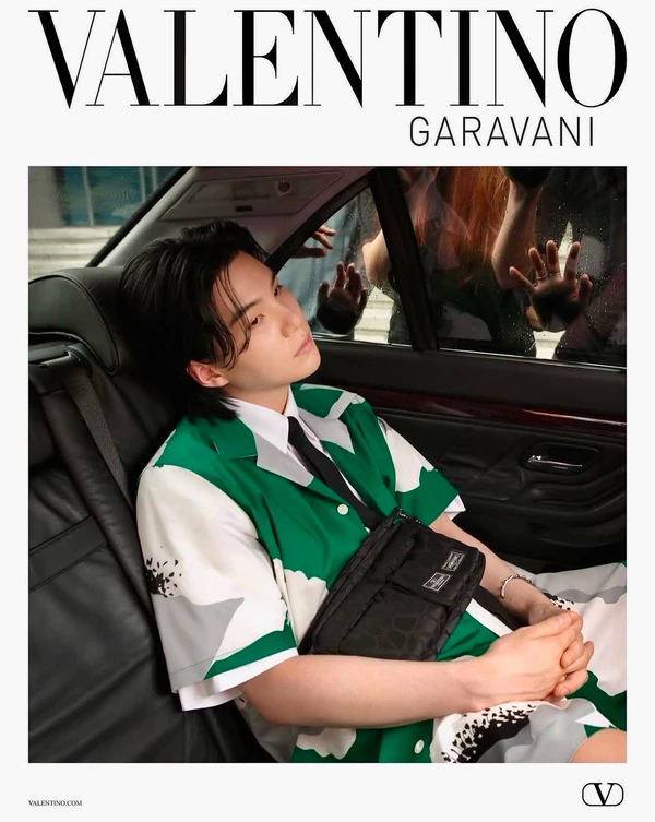 Suga, do BTS, para a Valentino,  produzido por Kim Venchy por Reprodução