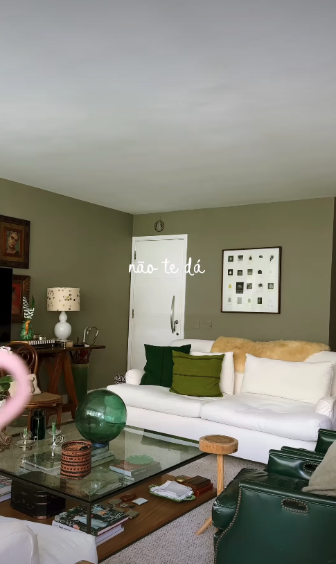 Jornalista mora com a filha em apartamento cercado por história por Reprodução | Instagram
