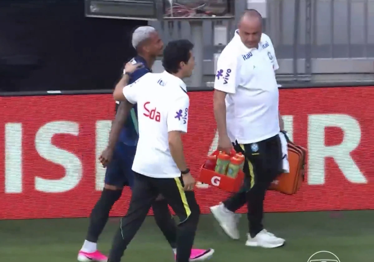 Veja o momento em que Wesley sente lesão e deixa o amistoso por Reprodução/TV Globo