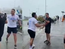 Imagem - Vídeo: Torcedor do Bahia joga cerveja em Fábio Mota após título do Vitória na Copa do Nordeste