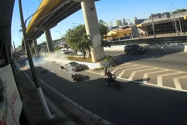 Fábio Giga bateu Porsche 911 Carrera GTS na Zona Sul de São Paulo por Reprodução
