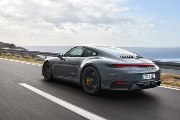 Porsche 911 Carrera GTS por Divulgação/Porsche