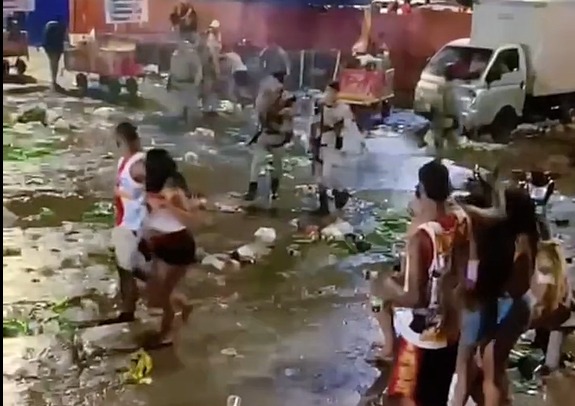 Spray de pimenta e golpes de cassetete: Corregedoria da PM vai investigar denúncias de truculência contra torcedores do Vitória por Reprodução