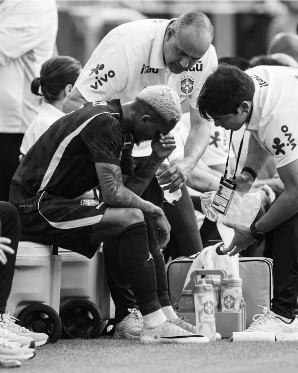Wesley faz desabafo emocionado após ser cortado da Seleção por Reprodução