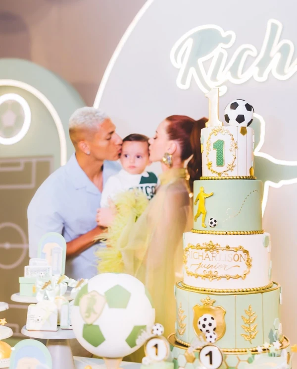 Aniversário de 1 ano de Richarlison Jr., filho de Richarlison e Amanda Araújo por Reprodução/Instagram @atelie_cleidebicchelli